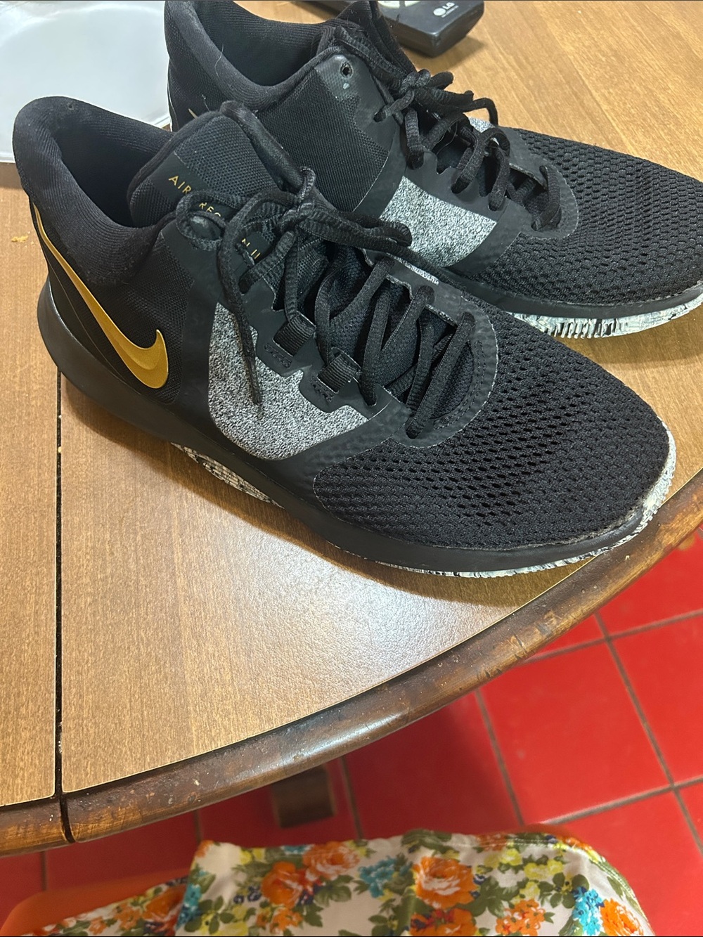 Nike Air Precision II Men's Black & Gold Running Shoes in size 8.5.